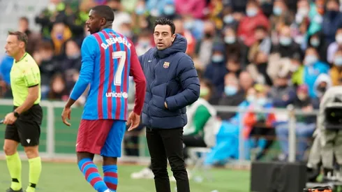 Ousmane Dembelé y Xavi Hernández en un encuentro del Barcelona.