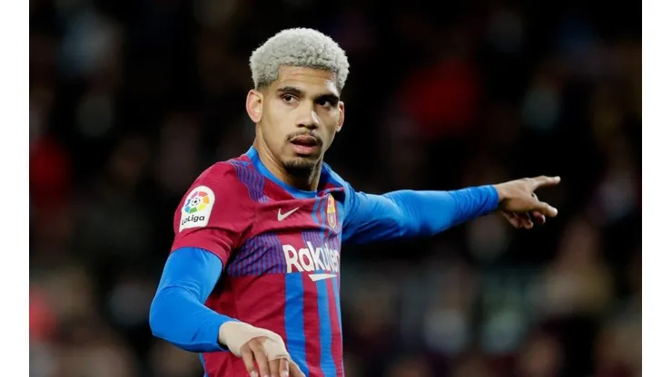 Ronald Araújo, cada vez más cerca de renovar con Barcelona.