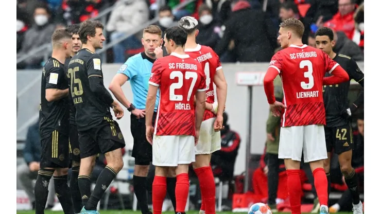 Bayern Múnich cometió alineación indebida y corre riesgo su victoria.