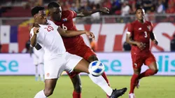 Jonathan David ante José Córdoba.