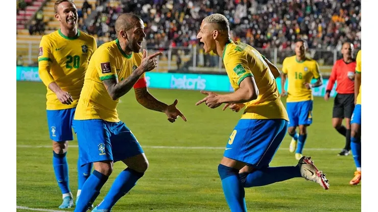 Festejo de gol de Brasil.