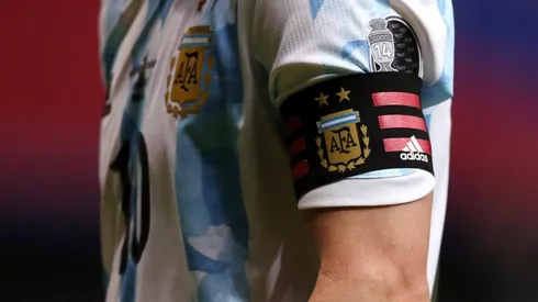 Messi y el cintillo de capitán Argentino