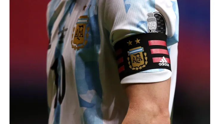 Messi y el cintillo de capitán Argentino