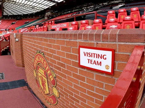 Manchester United va por un DT mundialista