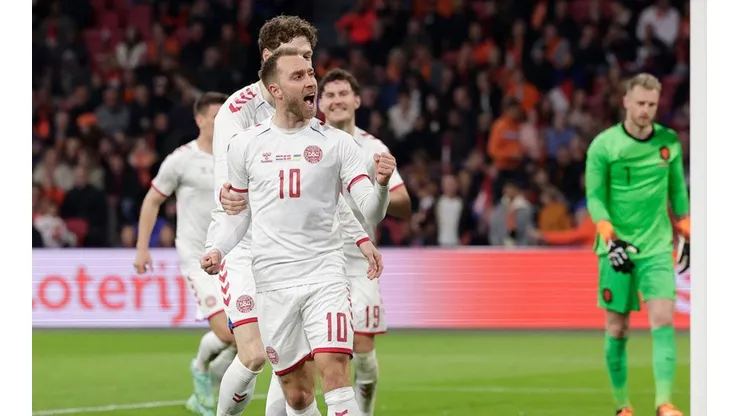Eriksen en festejo de gol.