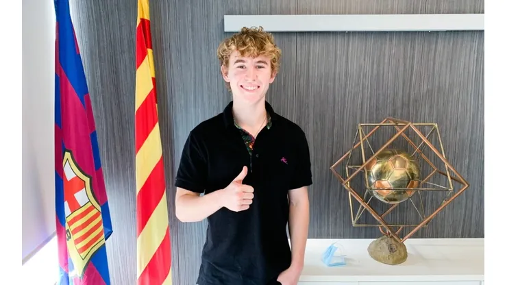 Adrian Simon Gill seguirá ligado a Barcelona.