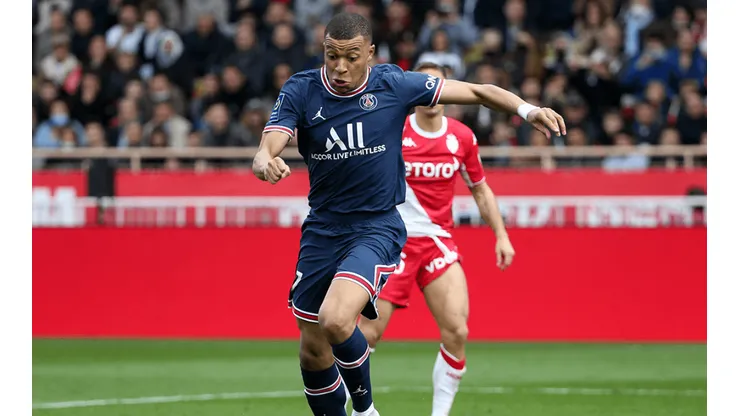 Mbappé en acción con PSG.