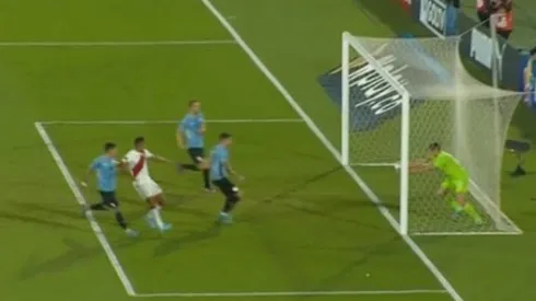 La imagen de la polémica: ¿fue gol o no?