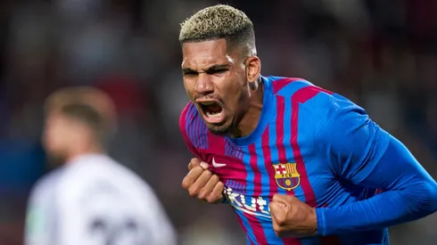 La continuidad de Ronald Araújo en Barcelona está en duda.