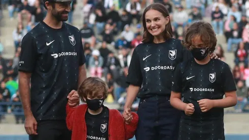 Natalie Portman debutó como la hincha número 1 de su equipo