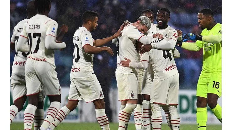 Milan en festejo de gol.