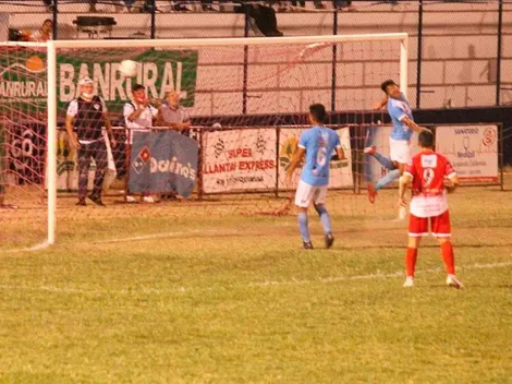 Joven de 17 años anotó golazo digno de Puskas en el fútbol de Guatemala