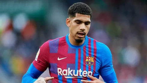 El futuro de Ronald Araújo en Barcelona se complica.