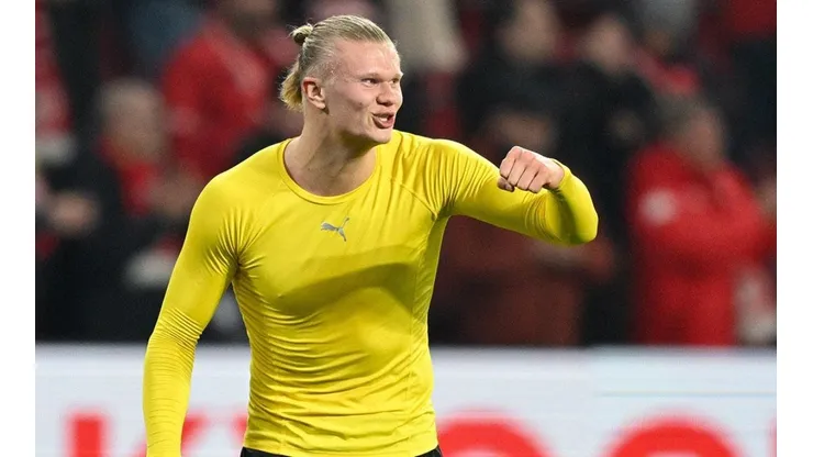 Haaland en festejo con Dortmund.