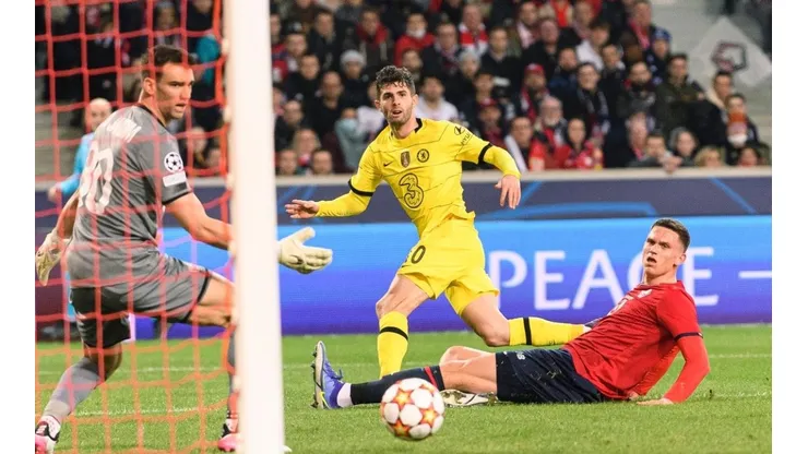 Christian Pulisic y su remate a gol para la victoria de Chelsea.