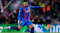 Araújo en acción con Barcelona.