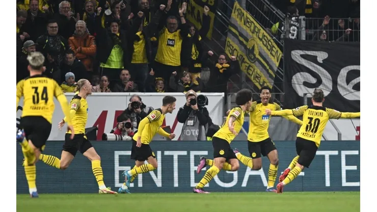 El festejo de Borussia Dortmund tras el gol de Axel Witsel.