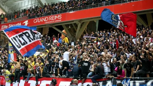 Los ultras de PSG calientan la previa del partido ante Bordeaux.