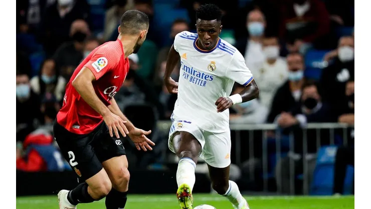 Acción de juego entre Mallorca y Real Madrid.