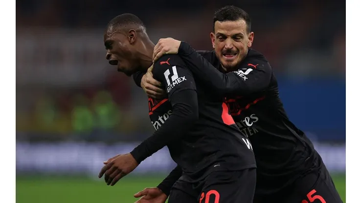 Milan en festejo de gol.