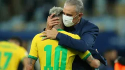 Tite abraz a Neymar