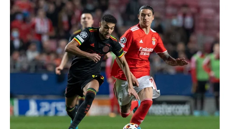 Noussair Mazraoui ya tiene la oferta de Barcelona sobre la mesa.