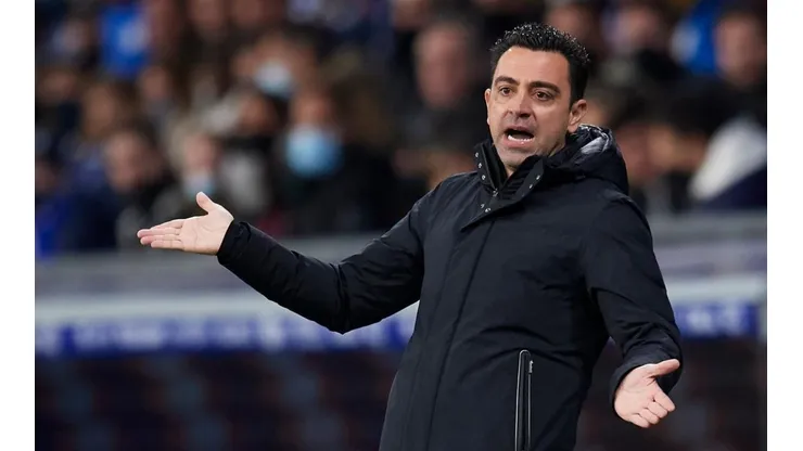 Xavi Hernández y un fuerte enojo en pleno partido de Barcelona.