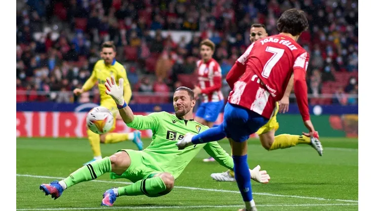 Momento del gol de Joao Félix.