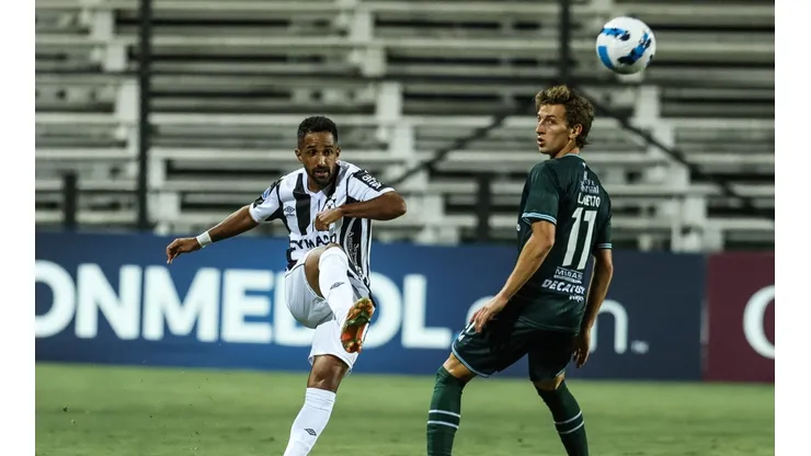 Wanderers y Cerro Largo se juegan un lugar en los grupos.