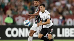 Acción de juego entre Olimpia y Fluminense.