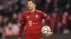 Lewi se llevó el balón por su triplete.