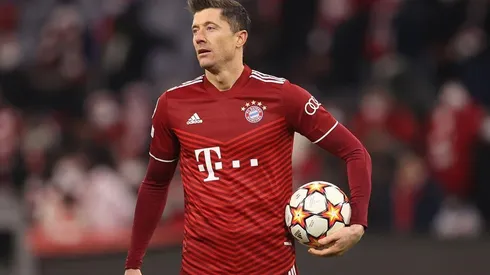 Lewi se llevó el balón por su triplete.