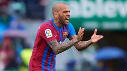 Dani Alves, cerca de renovar con Barcelona.