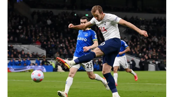 Harry Kane, autor de un doblete para Tottenham.