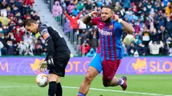 Memphis Depay puso el gol de la victoria de Barcelona ante Elche