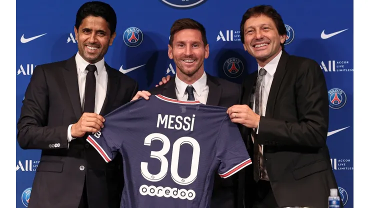 Lionel Messi, Nasser Al-Khelaifi, Leonardo en la presentación del argentino en PSG.