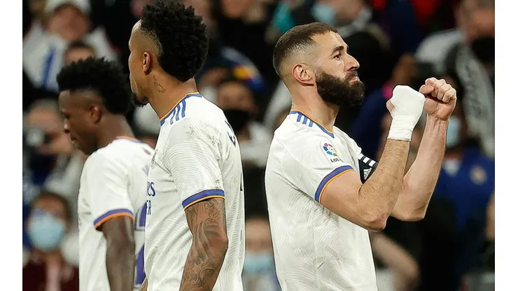 Celebración de gol de Real Madrid con sus hinchas.