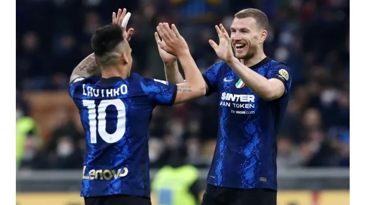 Lautaro Martínez y Edin Dzeko se combinaron para los cinco goles de Inter.
