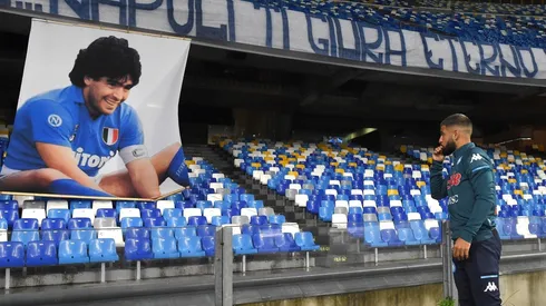 Lorenzo Insigne homenajeando a Maradona