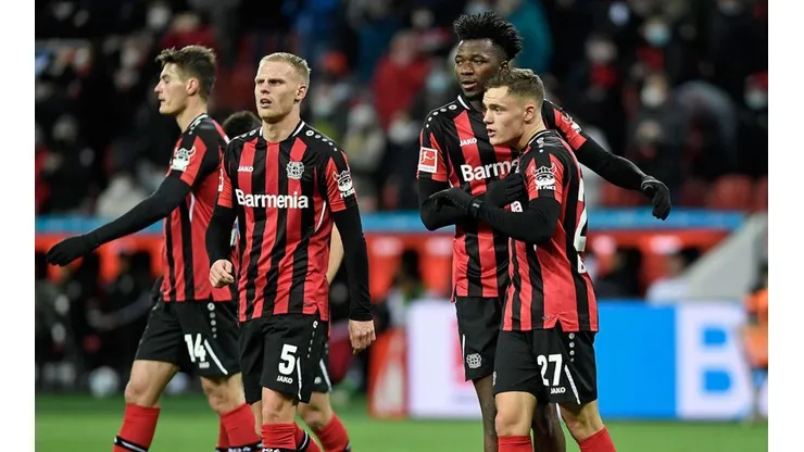 Bayer Leverkusen en festejo de gol.