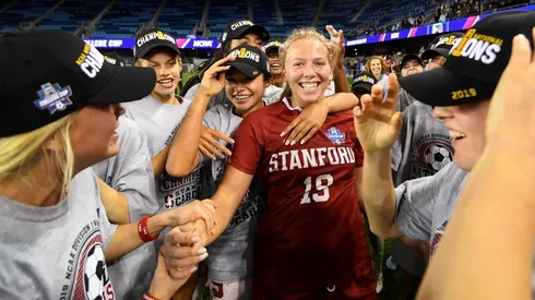 Meyer, en el centro de los festejos tras detener dos penales