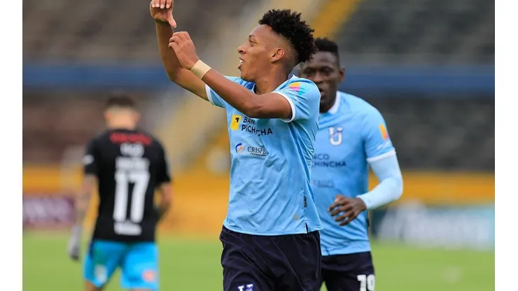 Festejo de gol de Universidad Católica de Ecuador.