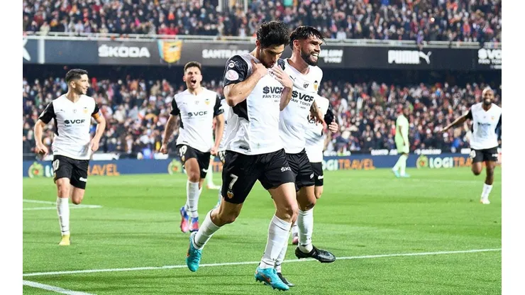 Festejo de gol de Valencia.