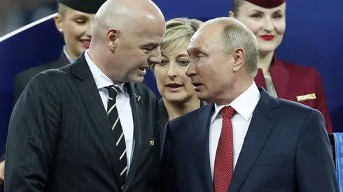 Vladimir Putin con Gianni Infantino, presidente de la FIFA