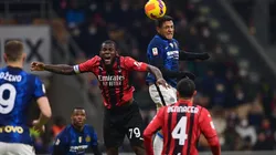 Alexis Sánchez ante Franck Kessié.