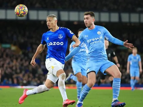 Un error insólito de Everton salva a Manchester City para ganar