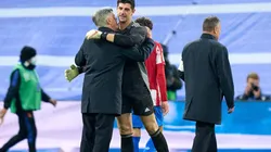 Abrazo entre Ancelotti y Courtois.