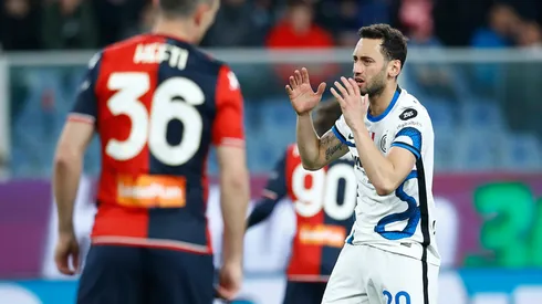 Inter en acción con Genoa.