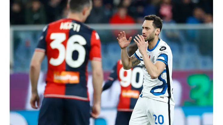Inter en acción con Genoa.