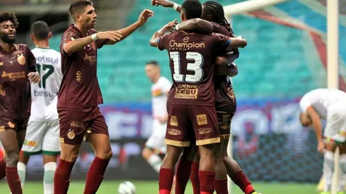 Un explosivo estalló en su bus y aún así ganaron el partido